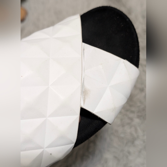 REBECCA MINKOFF Women's White PU Tammi Slides - Picture 5 of 8